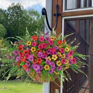 Artificial Fake Hanging Flower Plant Basket for Spring Summer Outdoor Outside Porch Decoration Faux Silk Mixed Daisy Look Real UV Resistant Daisy+Ferns