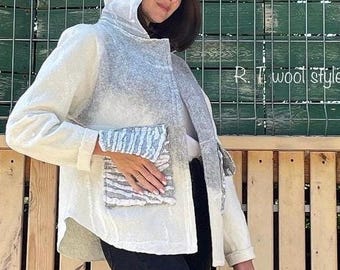 Gevilte wollen jas met capuchon | MT.M: witte en grijze eco boho-bovenkleding