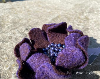 Felt Brooch ‘Blueberries in Chocolate’ –Merino Wool Flower Pin