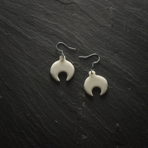 Small lunula earring