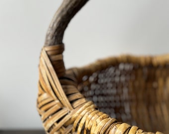 Primitive basket with branch handle