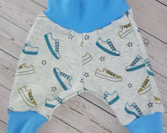 Pumpbroekje van alpinefleece voor baby's met sneakermotief crème/lichtblauw maat 50-74