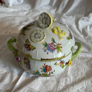 Herend Queen Victoria Soup Tureen w. Lemon Knob – vol 2.6 liters