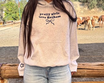 Sudadera con capucha con bordado azul "Las chicas guapas aman a Hashem"