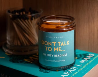 Zabawna świeca książkowa, pomysł na prezent, wystrój w stylu książkowym, miłośnik książek, Booktok, ACOTAR