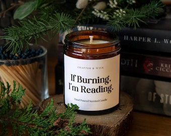 Świeca If Burning I’m Reading, świeca o tematyce książkowej, pomysł na prezent, wystrój w stylu książkowym, miłośnik książek, Booktok