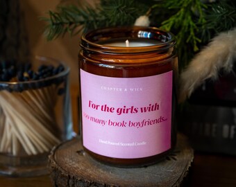 Dla dziewczyn, które mają zbyt wielu chłopaków-książkarzy - Świeca o tematyce książkowej, pomysł na prezent, wystrój w stylu książkowym, miłośniczka książek, Booktok