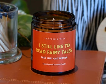 Świeca Smutty Book, pomysł na prezent, wystrój w stylu książkowym, miłośnik książek, Booktok, ACOTAR