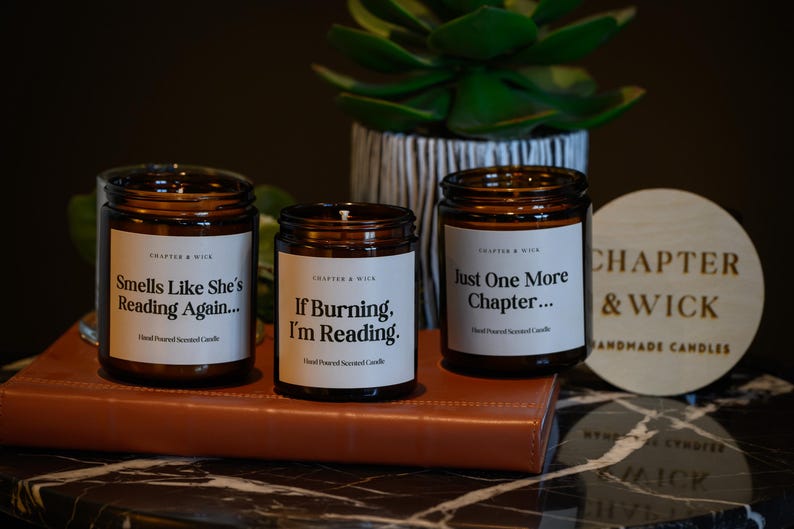 Smells Like She's Reading Again, kaars met boekthema, cadeau-idee, schoolse inrichting, boekenliefhebber, Booktok afbeelding 6