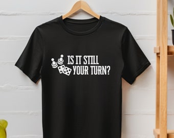 Lustiges Brettspiel Shirt, Brettspiel-Liebhaber, Ist es immer noch deine Runde sarkastisch DND Master Shirt, Spieleabend, Kurzärmel-Unisex-T-Shirt