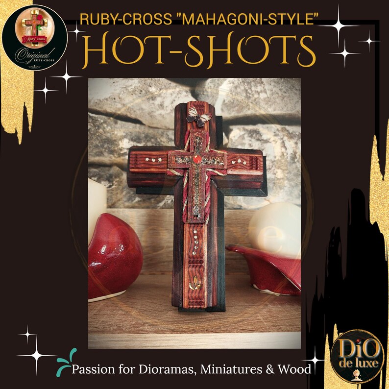 K&ouml;nnte beinhalten: Ein handgefertigtes Holzkreuz im Mahagoni-Stil. Das Kreuz weist aufwendige Details auf, darunter eingelegte Akzente und ein zentrales dekoratives Element. Der Text "RUBY-CROSS" und "HOT-SHOTS" ist oben sichtbar. Das Kreuz wird auf einer Holzoberfl&auml;che pr&auml;sentiert.