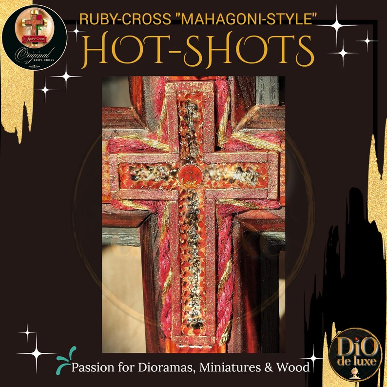 K&ouml;nnte beinhalten: Nahaufnahme eines Holzkreuzes mit rubinroter Mitte. Das Kreuz ist aufwendig mit roten, goldenen und braunen Akzenten gestaltet. Der Text "RUBY-CROSS MAHAGONI-STYLE HOT-SHOTS" wird &uuml;ber dem Kreuz angezeigt. Die Worte "Passion for Dioramas, Miniatures & Wood" stehen unten.