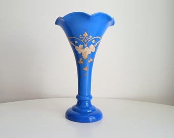 Jugendstil Opalglas Trompetenvase: Biedermeier Email, Harracher Stil 1880er Jahre