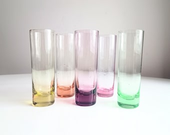 vintage Midcentury Modern Harlequin Shotglasses, Barware en verre coloré Olbernhau, Lausitzer