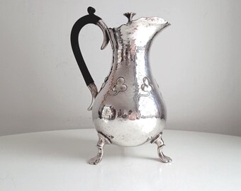 Liberty Style Arts & Crafts Cessationist Mappin und Webb Gehämmerte Prinzessin Teller Kaffeekanne