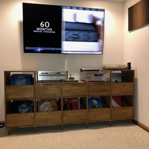 Oak Mid Century Wooden Record Player Stand – Handmade Turntable Console with Vinyl Storage – Solid Wood LP Cabinet – Retro Music Furniture