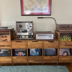 Supporto per giradischi in legno – Console per dischi in vinile fatta a mano – Mobiletto porta LP di metà secolo – Mobiletto per giradischi in legno massello, Dischi in vinile