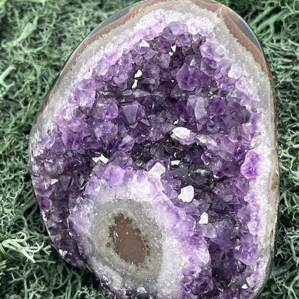 Achatized amethyst druse from Uruguay (517g) - beautiful violet!