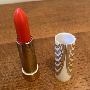 Vintage Yardley Lipstick – “Ace of Hearts” (1970s) – Rare Orange Shade – Mint Condition