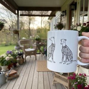 Tazza con cane Whippet, regalo per amanti degli animali, tazza da caffè con levriero, illustrazione disegnata a mano