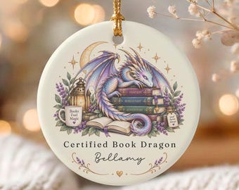 Recuerdo personalizado de un dragón de libros, adorno navideño para amantes de los libros, regalo para lectores de fantasía, regalo romántico, regalo para ratones de biblioteca.