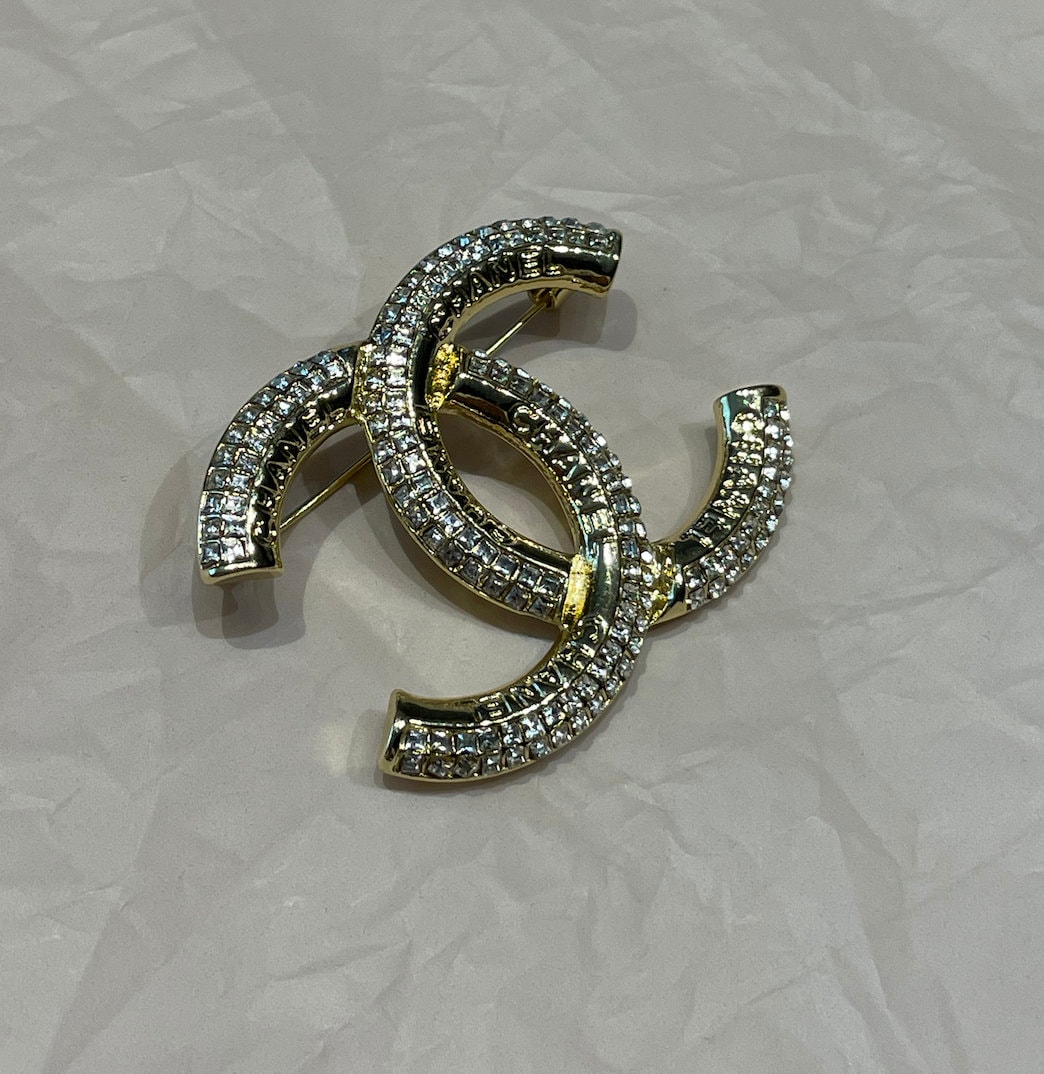 シンプルかつ使いやすい♪【CHANEL】ブローチ シンプルで使いやすい♪【CHANEL】ブローチ