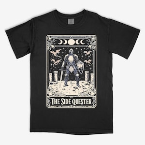 Camiseta de Tarot The Side Quester de Comfort Colors®, camiseta neurodivergente, camiseta unisex de Tarot, camiseta con TDAH, camiseta inspirada en videojuegos (juegos de rol)