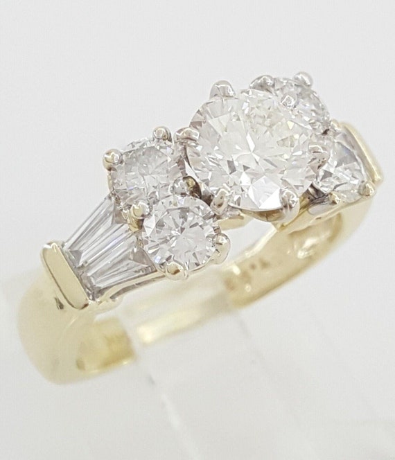 Round Brilliant & Baguette Cut Diamond Engagement… - image 3