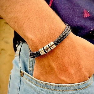 Pulsera de cuero grabada para hombre, pulsera de cuero trenzado con cuentas personalizadas, pulsera con nombre de familia, nombre de niño, regalo de Navidad y cumpleaños.