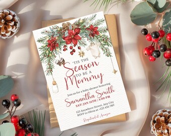 Könnte beinhalten: Eine Babyparty-Einladung mit festlichem Weihnachtsthema. Die Karte zeigt den Text "'Tis the Season to be a Mommy" in eleganter Schrift, verziert mit Aquarell-Weihnachtssternen, Grün und Baby-Themen-Ornamenten. Die Einladung enthält Eventdetails.