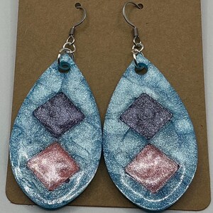 Light blue, purple and pink glittery teardrop resin earrings.