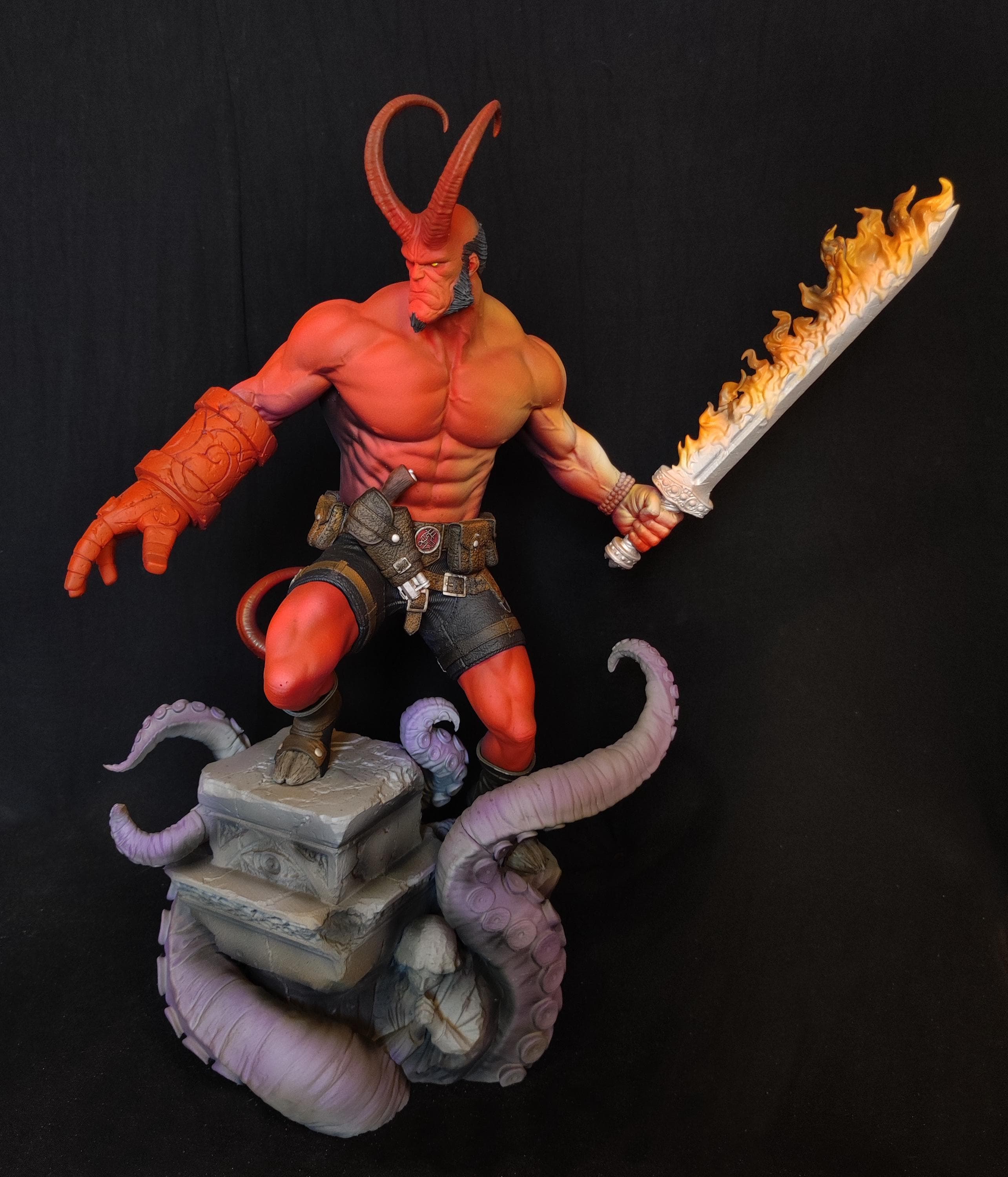 Hellboy statue - Etsy 日本