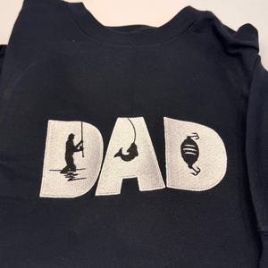 Fishing Dad Sweatshirt – Perfect Father&#39;s Day Gift for Angler – Cozy & Stylish Sweatshirt for Fishing Lovers