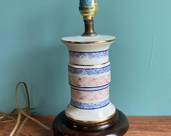 Mid-Century Chinoiserie Porcelain Table Lamp: Gold Trim, Wooden Base