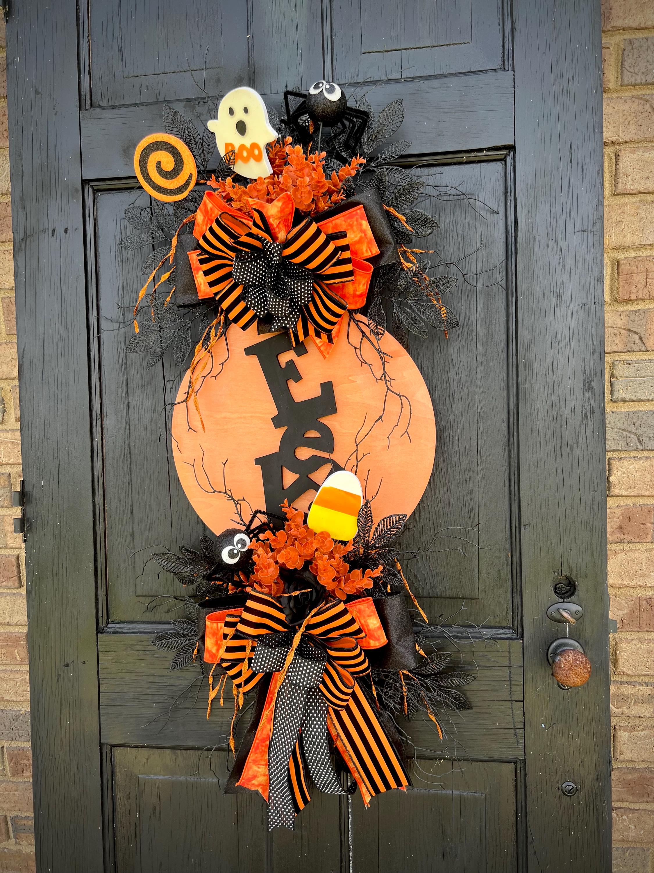 ハロウィンカラー★オレンジ×ブラックサテン綿入り花型ヘアゴムꗯ̤̮.* Mサイズ Eek! Halloween Door Hanger: Spider & Bow Accents, Festive Decor - Etsy