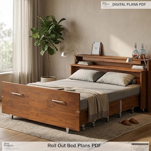 Puede incluir: Una cama rodante de madera con cabecero, dos cajones y piecero. La cama tiene un colchón gris claro, dos almohadas y una manta beige. El cabecero tiene una estantería con libros y una tableta. El texto "Roll Out Bed Plans PDF" está en la parte inferior.