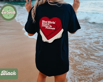 ホットガールズリードポッドキャスト コンフォートカラーTシャツ - 読書好きへのギフト