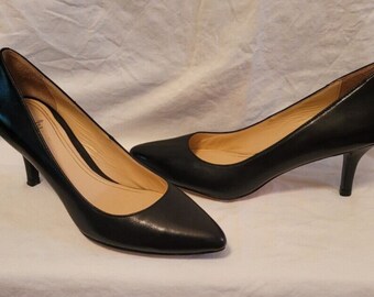 Cole Haan Chelsea Low Pump Black Leather D39893 Size 5.5-B - NEW - UNUSED W/BOX