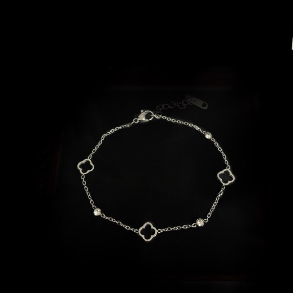 Silver mini clover bracelet