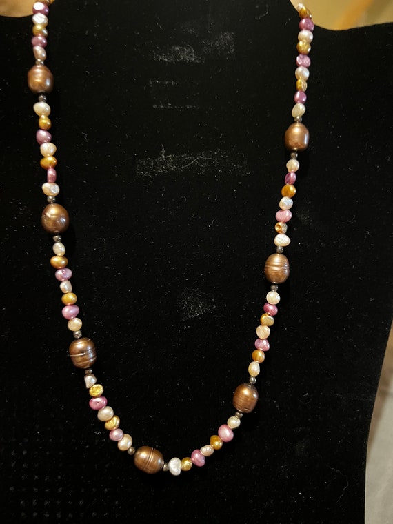 Pearl necklace multicolored