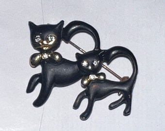 Zwarte kat en kitten broche