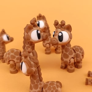 3D Printed Flexi Giraffe | Articulated Fidget Toy | Cute Desk Buddy | Keychain | Keyring Gift for Animal Lovers