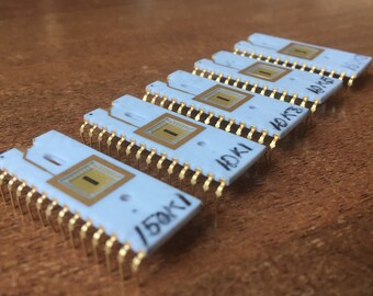 RARE Integrated Circuit Vintage Microcontroller Window White Ceramic Gold 28-pin IC EPROM