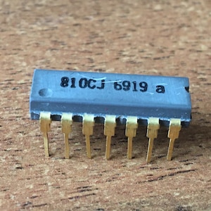 1969 RARE Integrated Circuit Vintage Gold 14-pin Digital Microcircuit Old IC