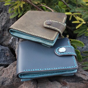 Handmade leather wallet with exterior coin purse – Exclusive design and hand-stitched