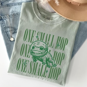 One Small Hop Frog Shirt – Funny Space Frog Astronaut T-Shirt – Cute Amphibian Meme Tee – Comfort Colors Unisex Shirt for Frog Lovers