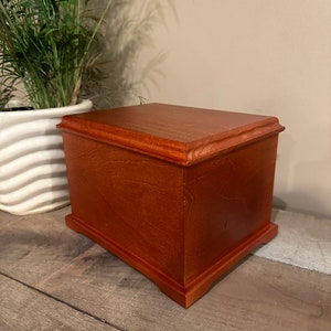 Wooden Cremation Urn – Cherry Urn