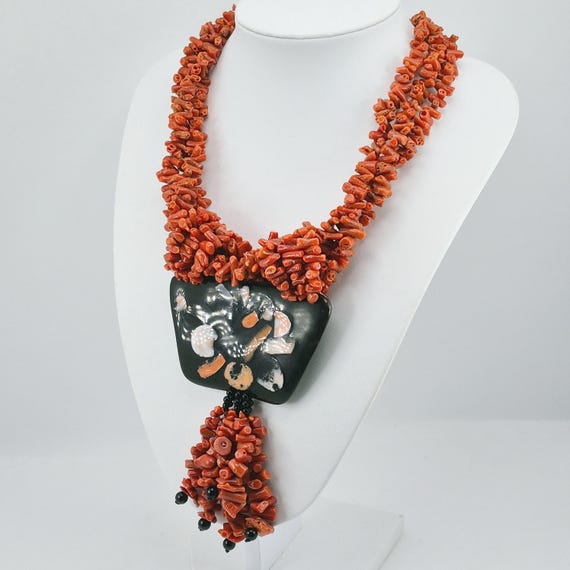 Mediterranean coral necklace, horn plate inlaid with coral, gold-plated 925 silver.
