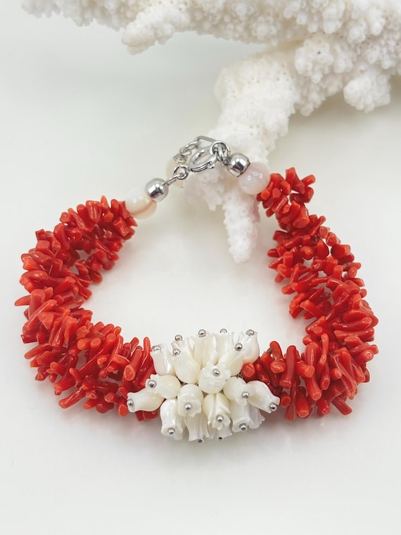 3-strand bracelet in red CORAL from the Mediterranean Sea and flowers engraved in MOTHER OF PEARL, 925 SILVER clasp