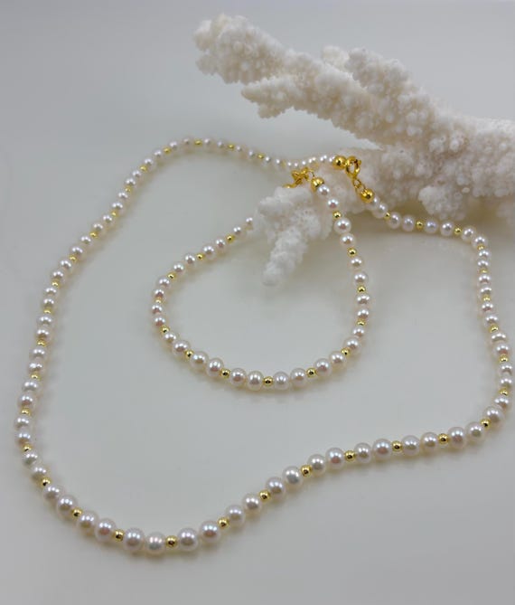 Set of freshwater cultured pearls alternating with golden hematite and gold-plated 925 SILVER clasp